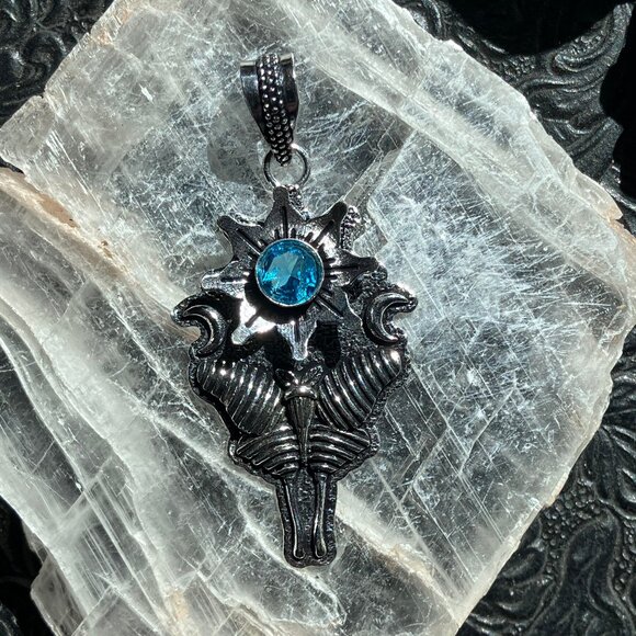 Blue Topaz Flower Luna Moth Sun Crescent Moon Mystic Stone Jewelry Crystal Penda - Picture 1 of 7